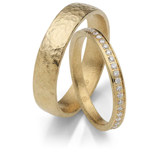 031trauringe Designverliebt 14kt Gelbgold Mit Stein Besetzt Rauschmayer Trauringmanufaktur